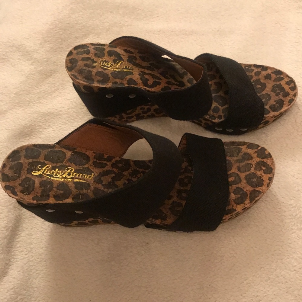 Lucky clog